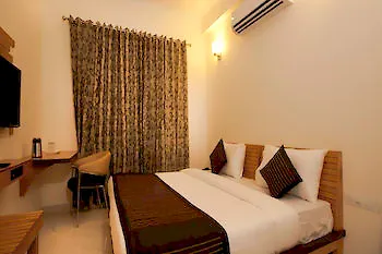 Oyo Premium Medanta Hotel Gurgaon