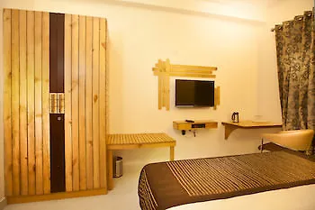 Oyo Premium Medanta Hotel Gurgaon